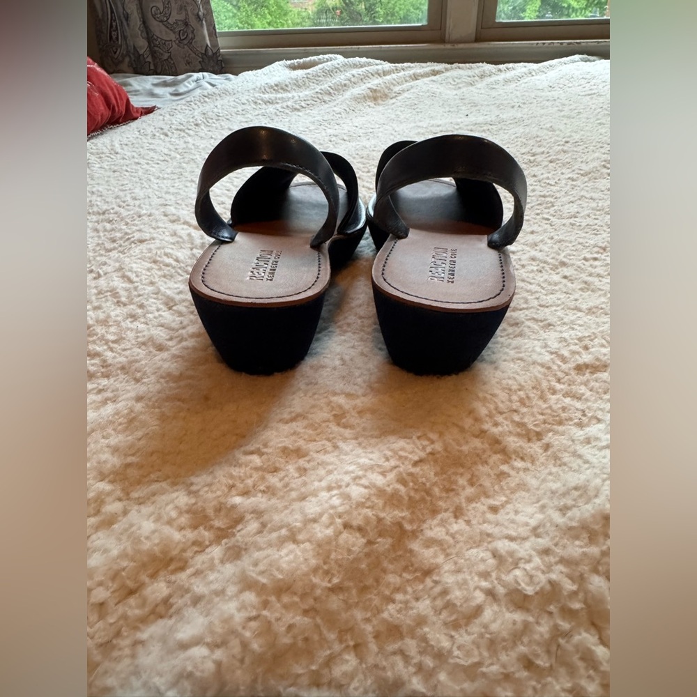 Kenneth Cole Reaction Navy Blue Sandals - Size 7M - Picture 3 of 6
